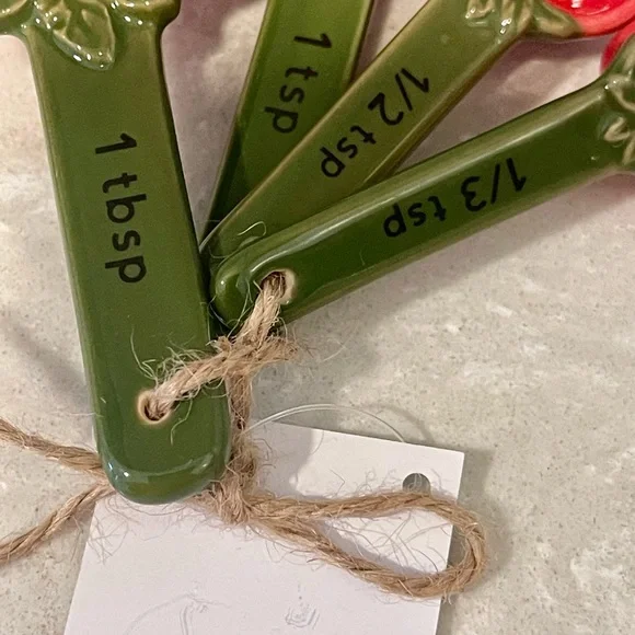 New Trendy Ceramic strawberry shaped measuring Spoons 4 pc set, great gifts! - Picture 3 of 8